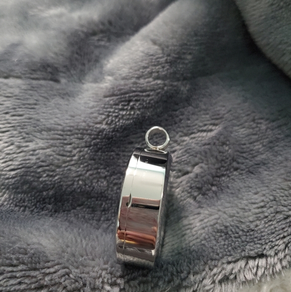 Floating Locket comes w/ Chain and 3 Random Charms - Picture 6 of 7